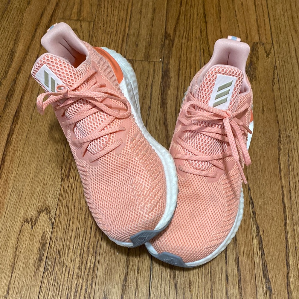 Adidas Alphaboost tennis shoes size 6 -pink. Excellent condition